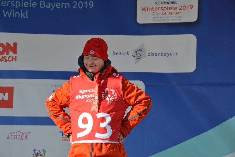 SOBY Winterspiele 2019, Siegerehrung mit Platzierungsschleife im Schneeschuhlaufen (Bild: SOBY/Barbara Friederichs)